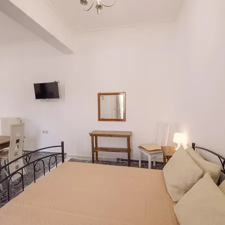 Koumbes * Hriszí Aktí Haniá